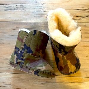 Ugg Camo Booties 2/3 toddler